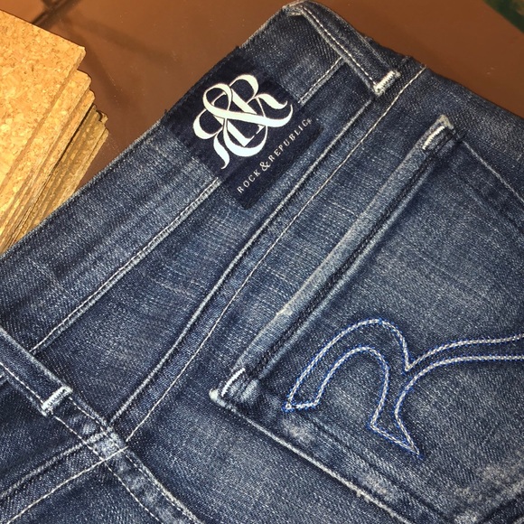 Rock & Republic slightly distressed bootcut Jean - Picture 3 of 6